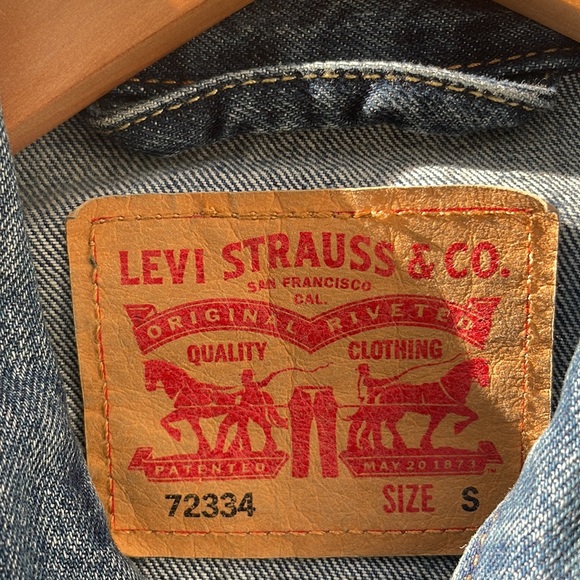 Levi’s Classic Trucker’s Jeans Jacket, Size Small - Picture 5 of 10